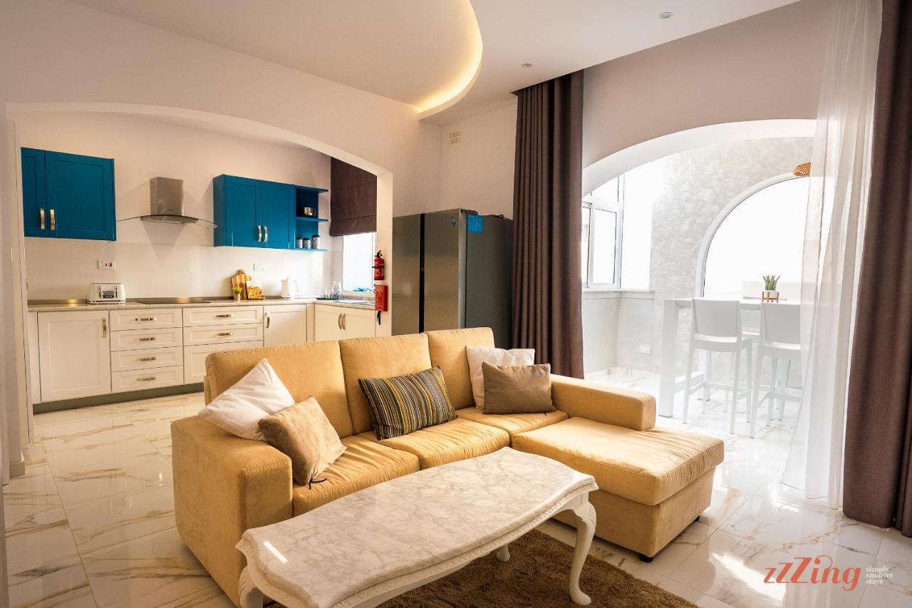 Villa Stunning With A Heated Jacuzzi